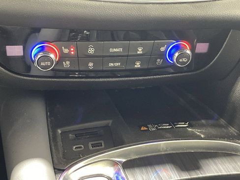 Used 2024 Buick Enclave Premium image 16