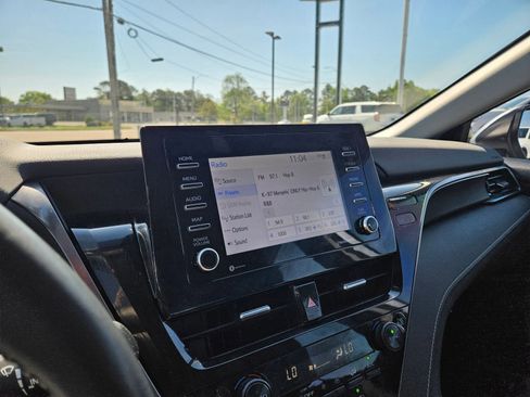 Used 2023 Toyota Camry SE image 18