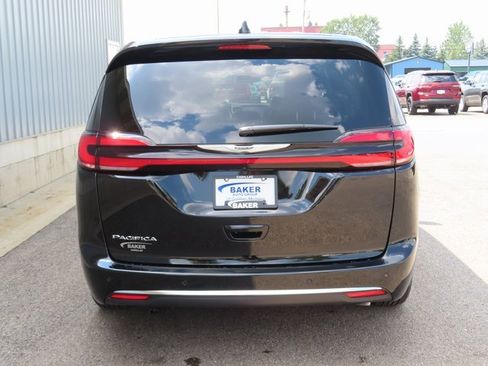 New 2026 Chrysler Pacifica Select image 9