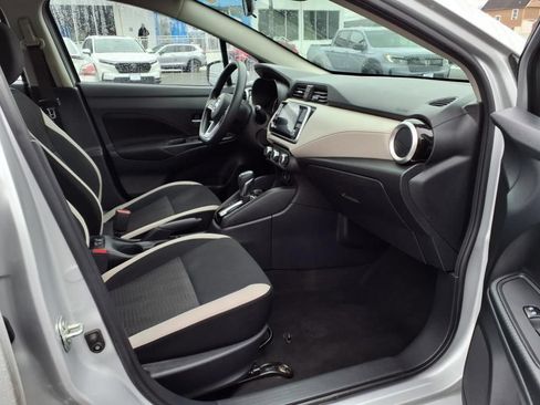 Used 2021 Nissan Versa SV FWD image 11