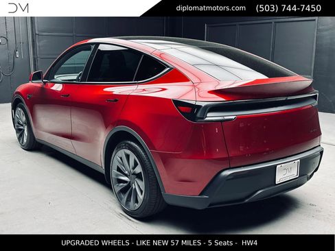 Used 2026 Tesla Model Y AWD image 4