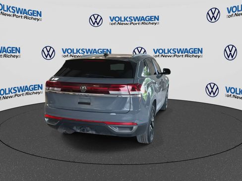 Used 2024 Volkswagen Atlas Cross Sport SE FWD image 7