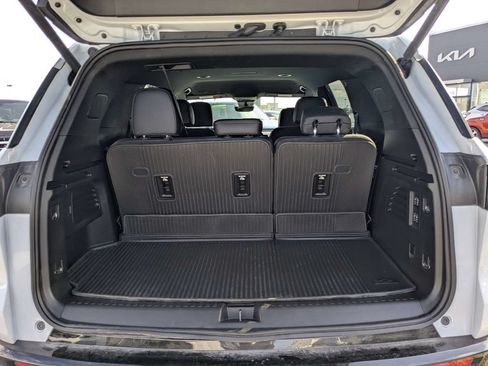 Used 2026 Chevrolet Traverse High Country w/ LPO, Floor Liner Package FWD image 12
