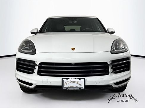 Used 2023 Porsche Cayenne w/ Premium Package AWD/4WD image 2