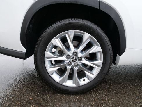 Used 2022 Toyota Highlander Limited image 11