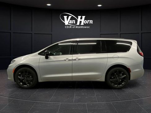 New 2026 Chrysler Pacifica Limited w/ S Appearance Package AWD/4WD image 13