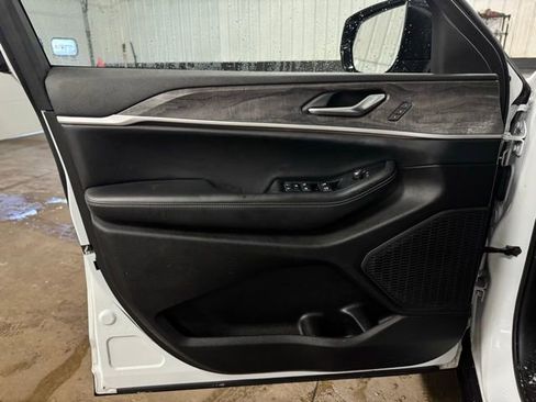 Used 2023 Jeep Grand Cherokee L Limited image 13