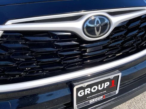Used 2021 Toyota Highlander XLE image 30