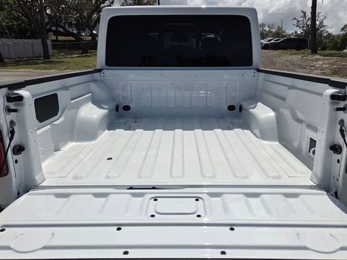 New 2026 Jeep Gladiator Sahara image 7