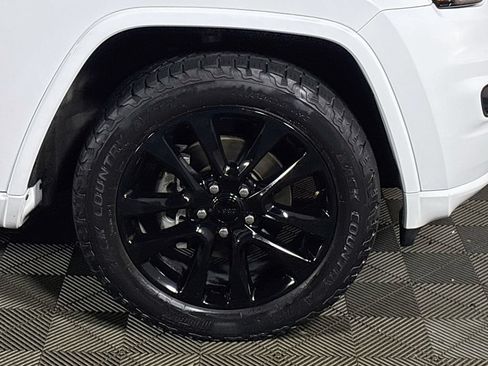 Used 2017 Jeep Grand Cherokee Altitude AWD/4WD image 23