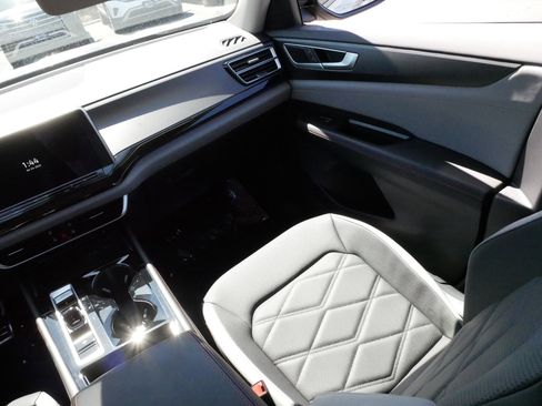 Certified 2025 Volkswagen Atlas Peak Edition SE AWD/4WD image 11