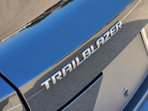 Used 2025 Chevrolet TrailBlazer LS w/ LS Convenience Package FWD image 9