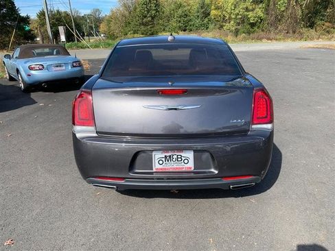Used 2018 Chrysler 300 S image 15