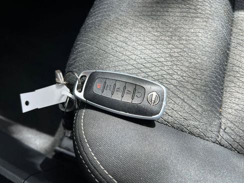 Used 2025 Nissan Rogue SV FWD image 22