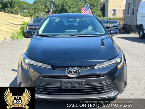 Used 2024 Toyota Corolla LE FWD image 2