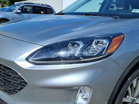 Used 2021 Ford Escape Titanium AWD/4WD image 5
