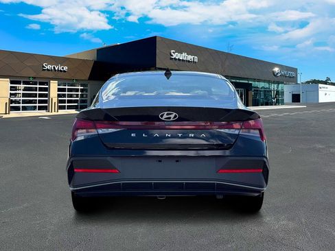 New 2026 Hyundai Elantra SE image 7