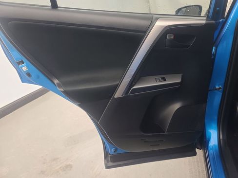 Used 2018 Toyota RAV4 LE image 20