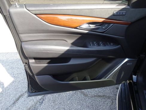 Used 2020 Cadillac Escalade Luxury AWD/4WD image 12