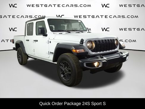 Used 2025 Jeep Gladiator Sport image 2