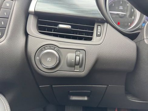 Used 2020 Buick Envision Essence image 6