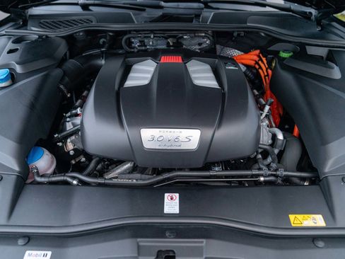 Used 2018 Porsche Cayenne S image 30