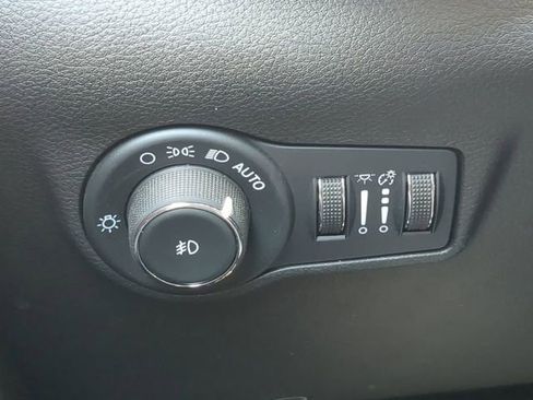 Used 2025 Jeep Compass Limited w/ Elite Group AWD/4WD image 30