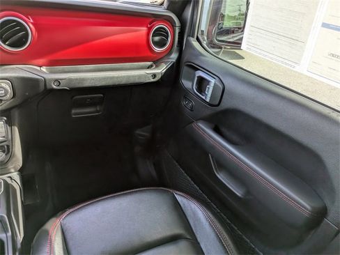 Used 2023 Jeep Gladiator Rubicon w/ Cold Weather Group image 16