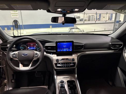 Used 2021 Ford Explorer XLT w/ Equipment Group 202A image 15