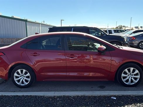 Used 2021 Toyota Corolla LE image 10
