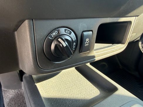 Used 2016 Nissan Frontier SV AWD/4WD image 12