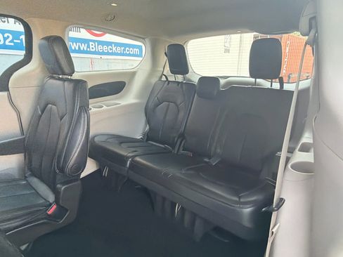 Used 2024 Chrysler Pacifica Touring-L FWD image 32