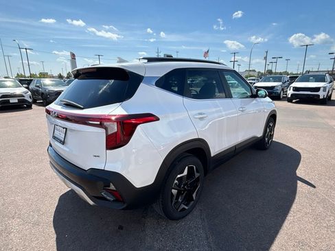 Used 2024 Kia Seltos EX AWD/4WD image 5