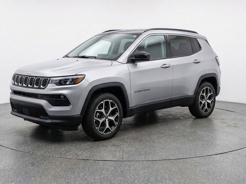 Used 2025 Jeep Compass Limited image 3