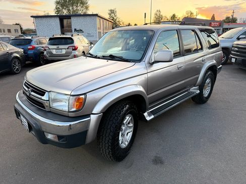 Used 2002 Toyota 4Runner SR5 AWD/4WD image 5