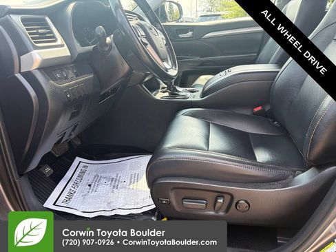 Used 2019 Toyota Highlander XLE w/ Carpet Mat Package (TMS) AWD/4WD image 23