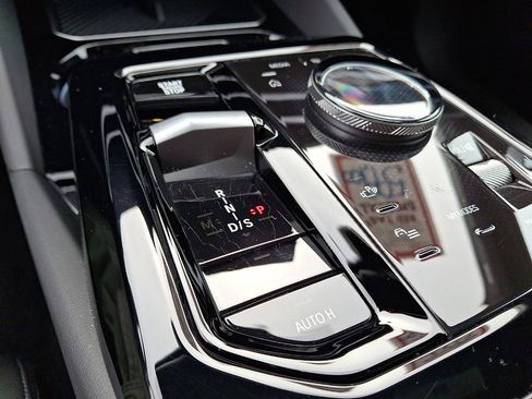 Used 2024 BMW 540i xDrive w/ Premium Package image 12