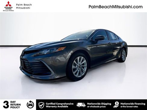 Used 2022 Toyota Camry LE image 1