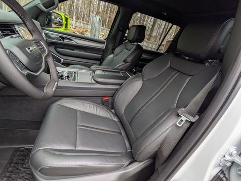 New 2026 Jeep Grand Wagoneer 4WD w/ Premium Group I image 18