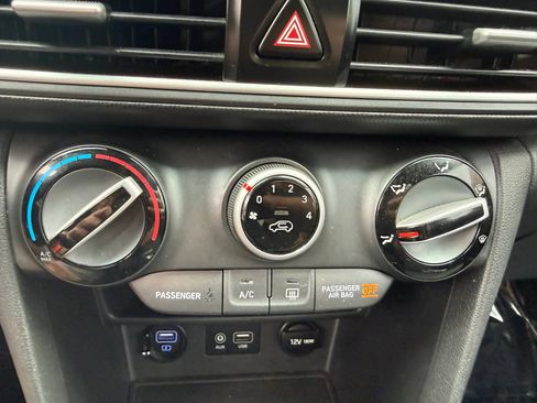 Used 2019 Hyundai Kona SE AWD/4WD image 17