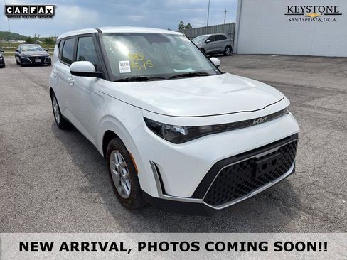 Used 2025 Kia Soul LX FWD image 1