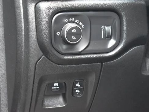Used 2020 RAM 1500 Big Horn AWD/4WD image 16