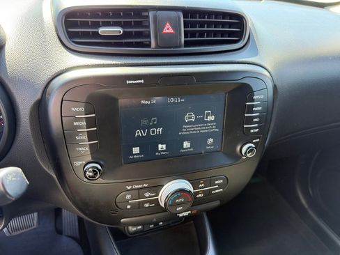 Used 2018 Kia Soul + FWD image 12