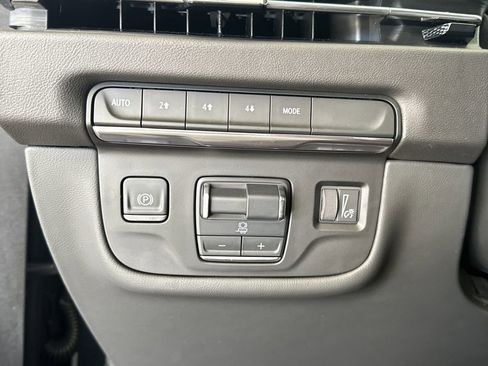 Certified 2025 Cadillac Escalade Premium Luxury image 26