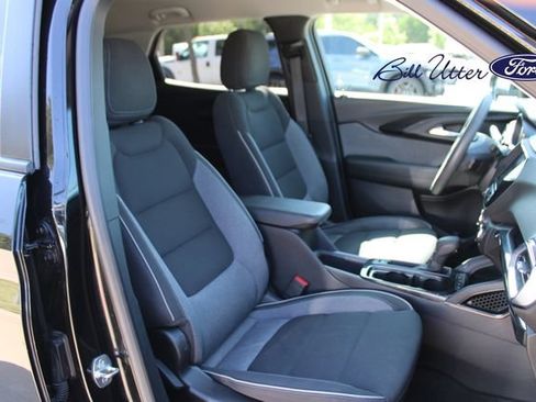Used 2023 Chevrolet TrailBlazer LT w/ Convenience Package FWD image 11