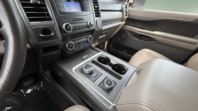 Used 2018 Ford Expedition Max XLT w/ Equipment Group 201A AWD/4WD image 14