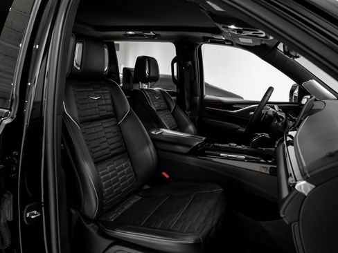 Used 2023 Cadillac Escalade ESV V image 31