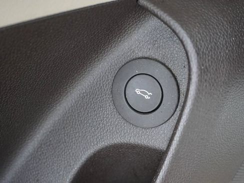 Used 2016 Buick Regal Premium w/ Driver Confidence Package #2 FWD image 26