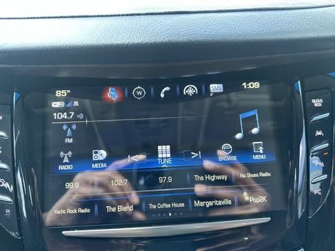 Used 2018 Cadillac Escalade Premium Luxury RWD image 25