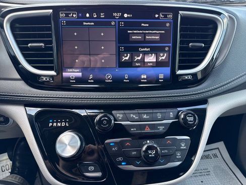 Used 2023 Chrysler Pacifica Touring-L AWD/4WD image 21